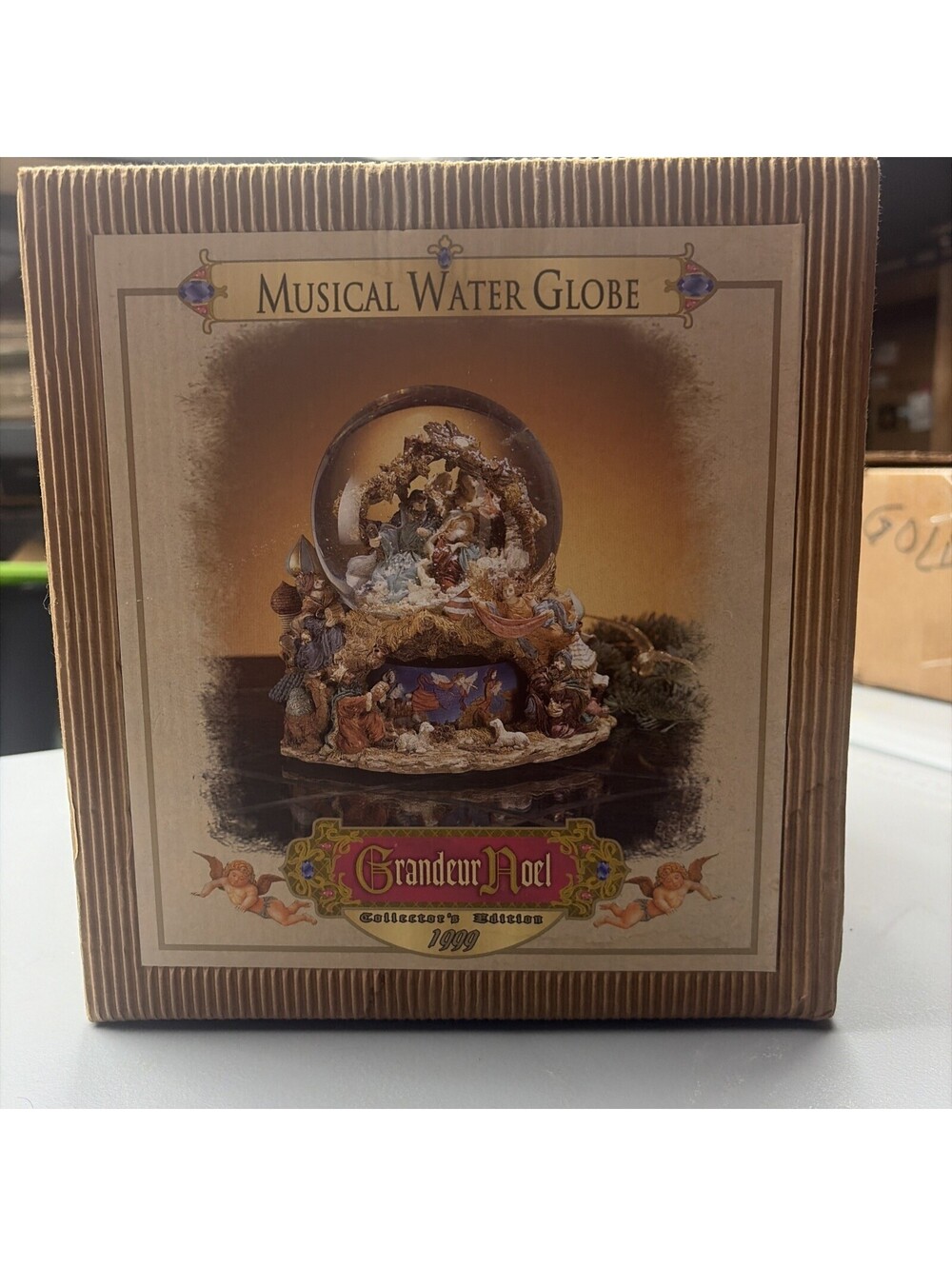 Grandeur Noel Musical Water Globe Collector’s Edition 1999 SANTA'S WORKSHOP EUC